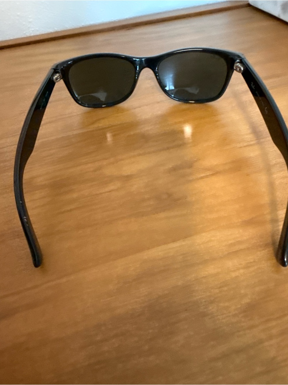 Ray-Ban New Wayfarer Classic Sunglasses - Black Frame with Green Lenses - Picture 5 of 7